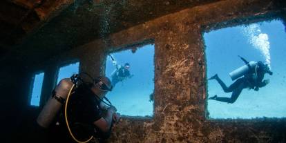 Batan geminin malları turizme can suyu oldu: Denizin altındaki tanklar, uçaklar, gemiler