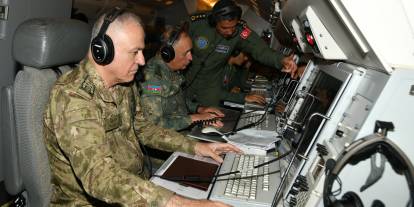 Orgeneral Gürak tatbikatı HİK uçağından izledi