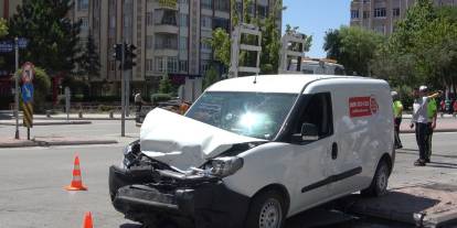 Konya'da hatalı dönüş kazaya  sebep oldu. 3 yaralı var