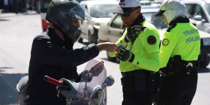 Konya'da elektrikli motosiklete 5 kişi binen sürücüden şaşırtan savunma