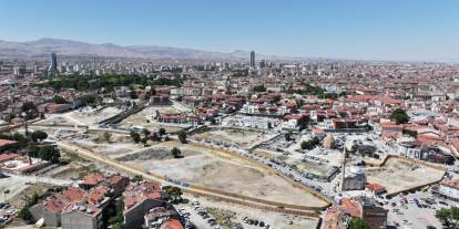 Bir zamanlar Konya'ya bu kapıdan giriliyordu. Sur kapıları yeniden ortaya çıkartılıyor