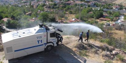 Konya'da ağaçlık alandaki yangına Polis TOMA ile müdahale etti