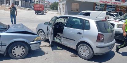 Konya'nın ilçesinde trafik kazası: 6 kişi yaralandı