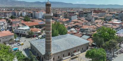 Konya’nın uzak ilçesi geri sayım istiyor. Işıklar sürücüleri yanıltıyor
