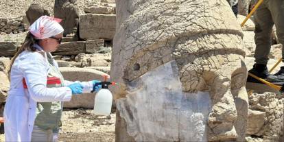 UNESCO Dünya Mirası listesindeki Nemrut Dağı'ndaki dünyaca ünlü tarihi eserlere nano kireçli koruma