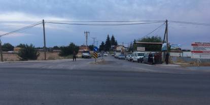 Konya’da yol mağduriyeti. Tarlalarına ulaşmak için 5 kilometre yol gidiyorlar