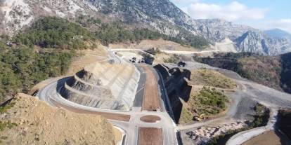 Konya’nın Antalya yolunu kısaltacak olan projede düğmeye basıldı. Süre azalacak, risk düşecek