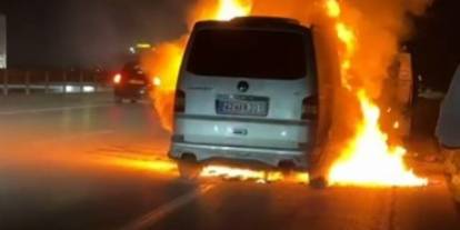 Konya'da arızalanan minibüs alev topuna döndü: O anlar kayıtta