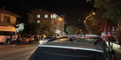 Konya'da feci olay: Yola fırlayan gence iki otomobil çarptı