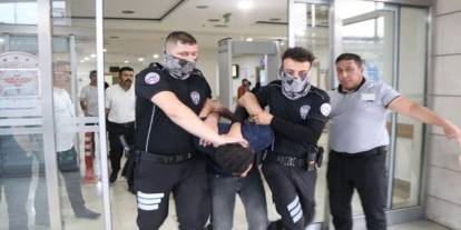 Acil serviste doktor ve güvenlik görevlisine bıçaklı saldırı