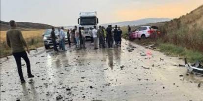 Konya yolunda feci kaza. Tır ve otomobil kafa kafaya çarpıştı