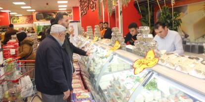 Konya'da çok sayıda şubesi olan market kampanya yaptı. Bir alana bir bedava