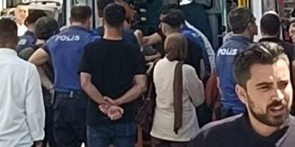 Konya'da sokak dehşeti: 2 kardeş, kaldırımda yürüyen 2 kişiyi bıçakladı