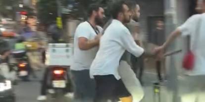 Yol verme kavgasında sopayla kadının üzerine yürüdü