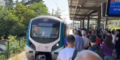 Marmaray'da ayrı duraklarda 2 kişi intihar etti