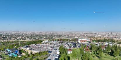 Konya'da dolu dolu bir hafta sonu yaşadı. Uçurtmayı kapan Seyir Tepesi'ne koştu