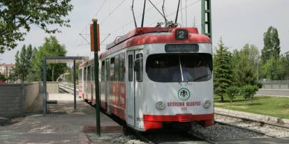 Eski tramvaylar Konya sokaklarına iniyor. Şehir raylı sistemle donatılacak