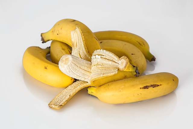 bananas-614090-640.jpg