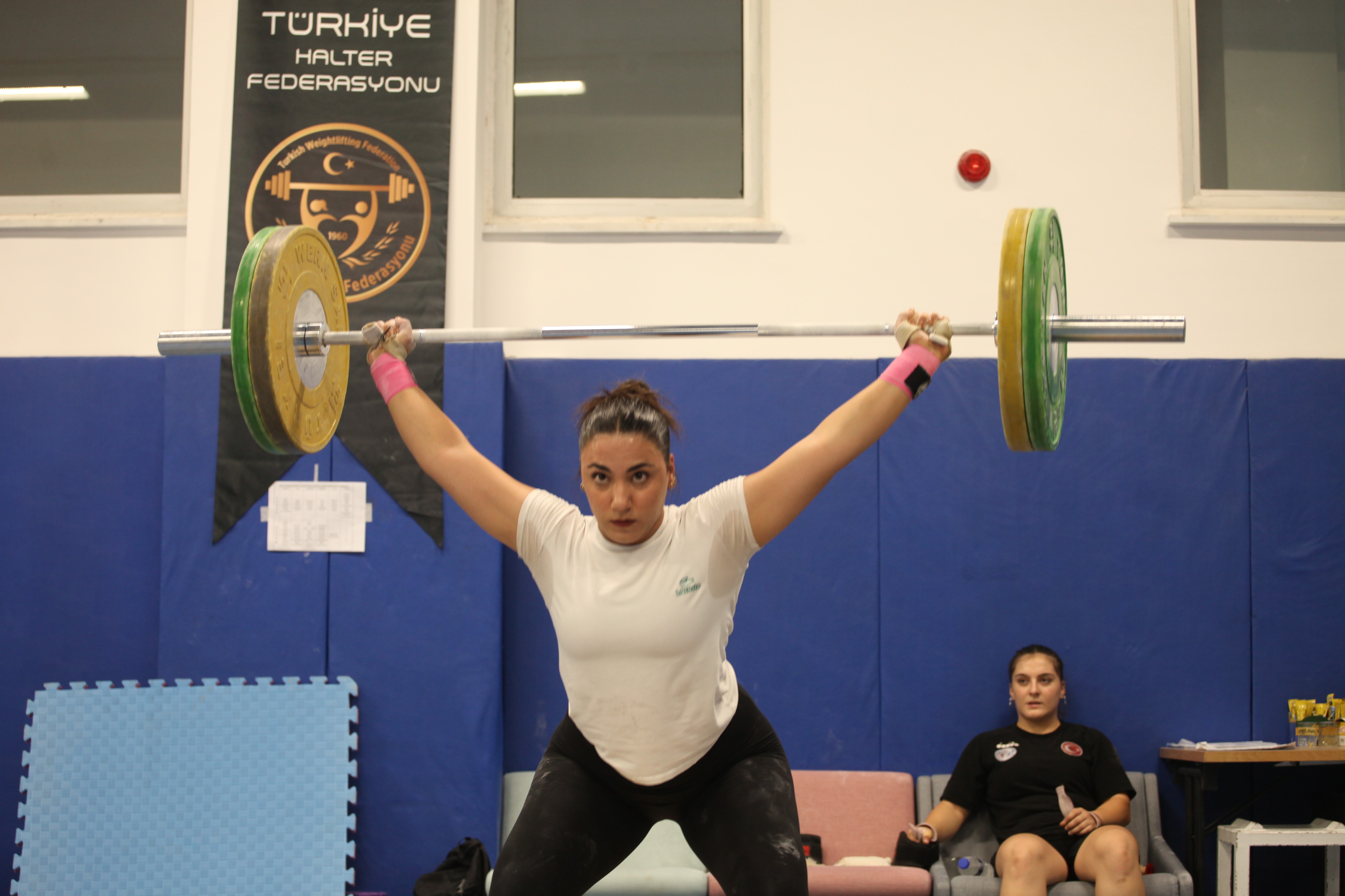 aw263110-03.jpg