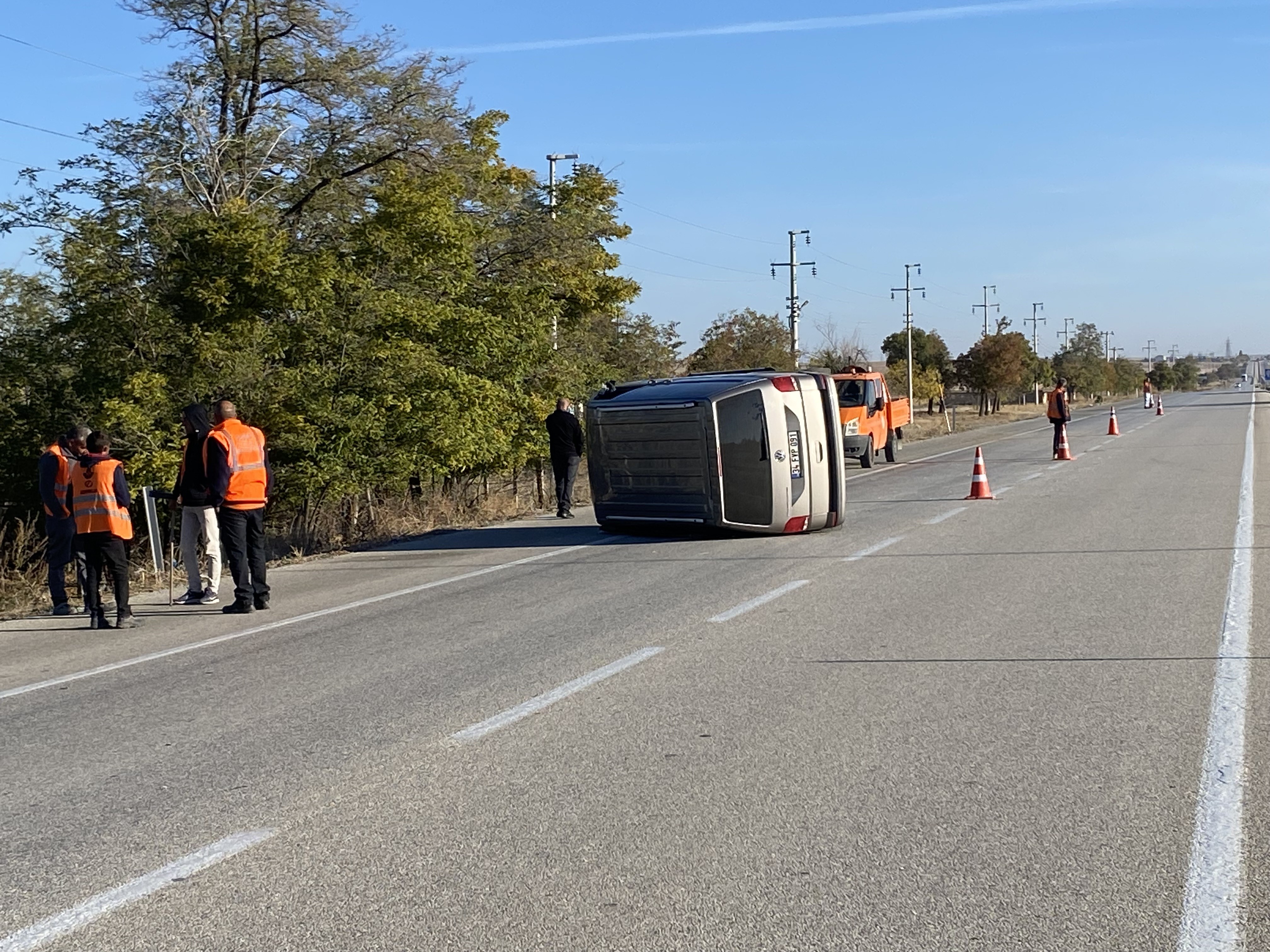 konya-minibus-devrildi.jpg