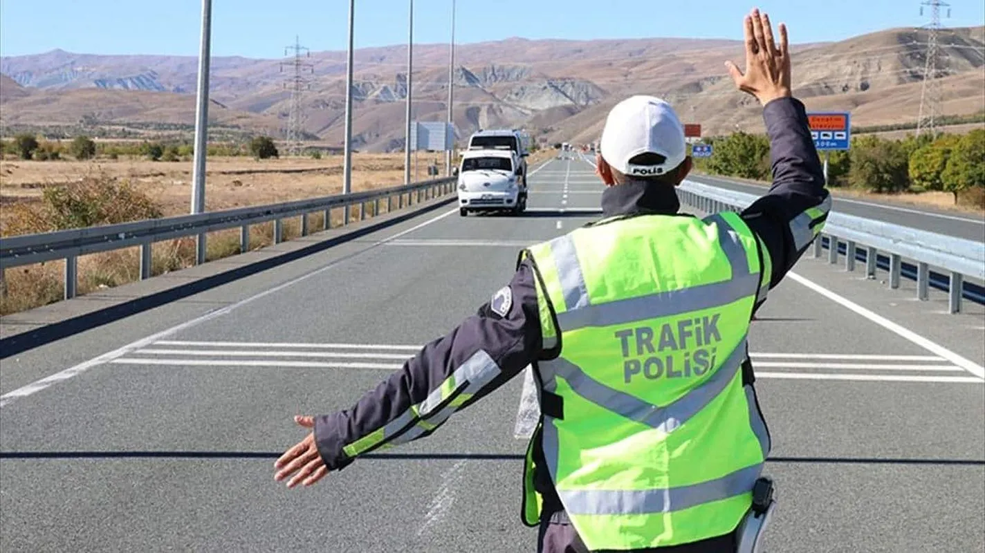 kurban-bayraminda-karayollarinda-siki-trafik-tedbirleri-uygulanacak.webp