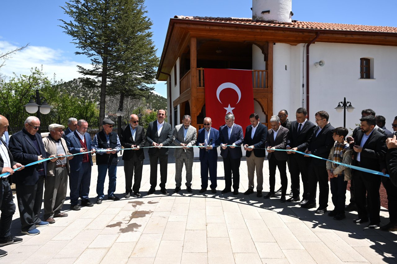 ecevitzade-kadi-mehmed-efendi-camii-4.jpg