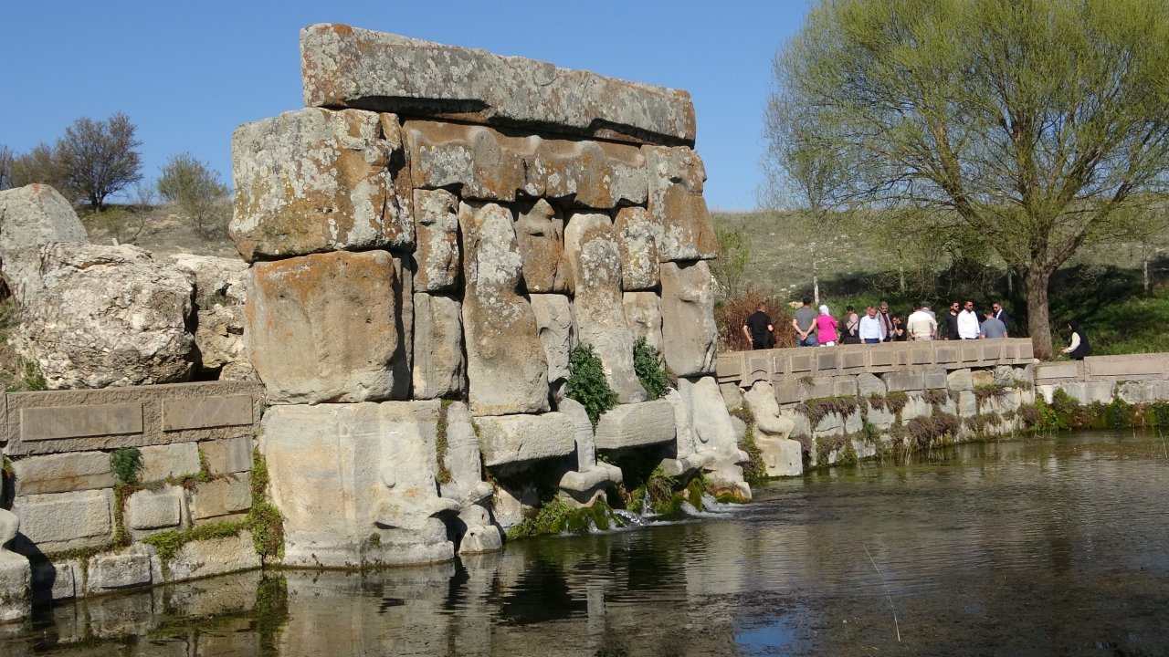 eflatunpinar-hitit-su-aniti-1.jpg