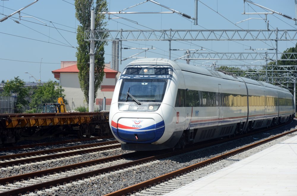 konya-istanbul-yht-bilet-fiyatlari-ucak-bilet-fiyatlarini-gecti.jpg