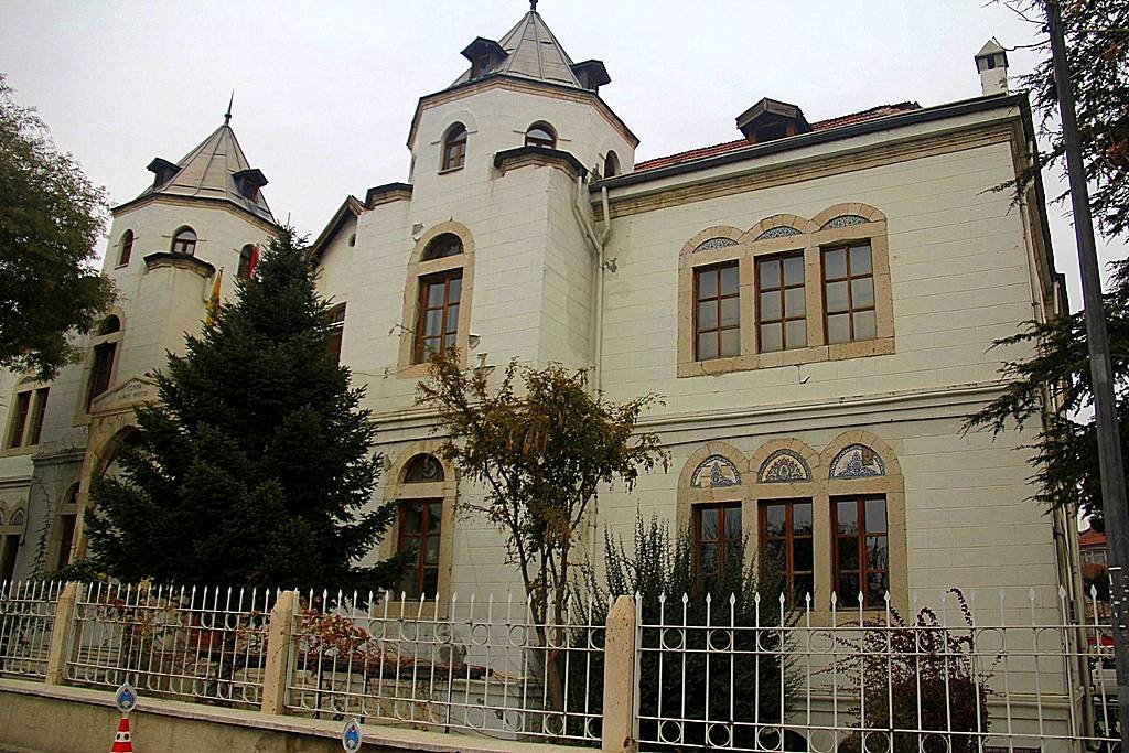 konya-yeni-otel-konya-sanayi-mektebi-1.jpg