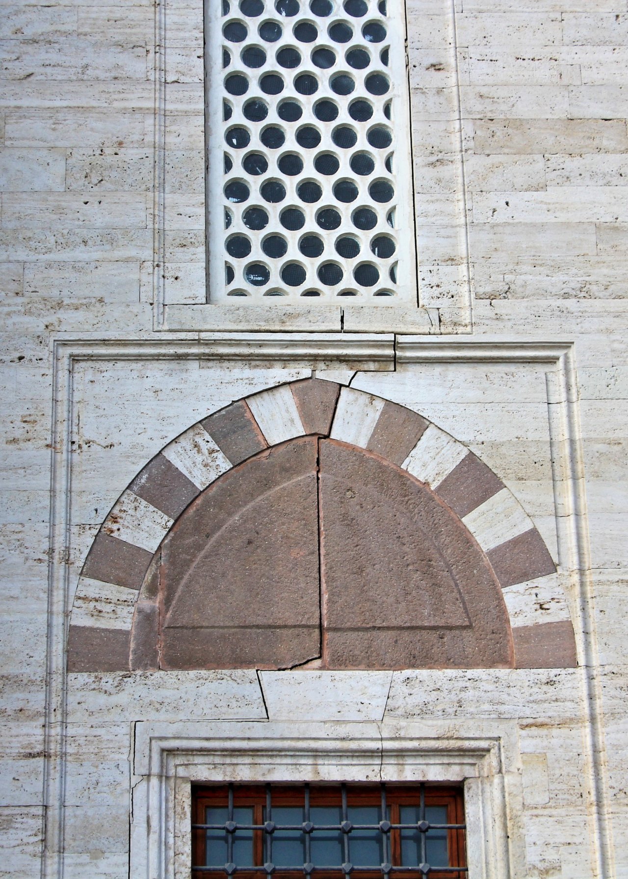 sultan-selim-duvar-catlaklari-2.jpg