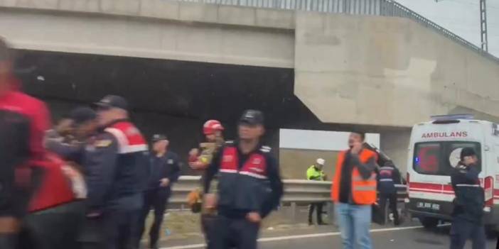 Başkent'te hızlı tren köprüsü ayağına çarpan araçtaki 3 kişi öldü, 2 kişi ise yaralandı