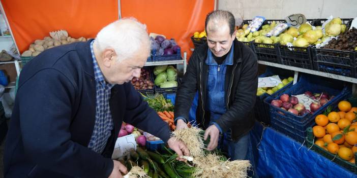 Suriyeli esnaf kesin dönüş öncesi iş yerindeki fiyatları yarıya indirdi